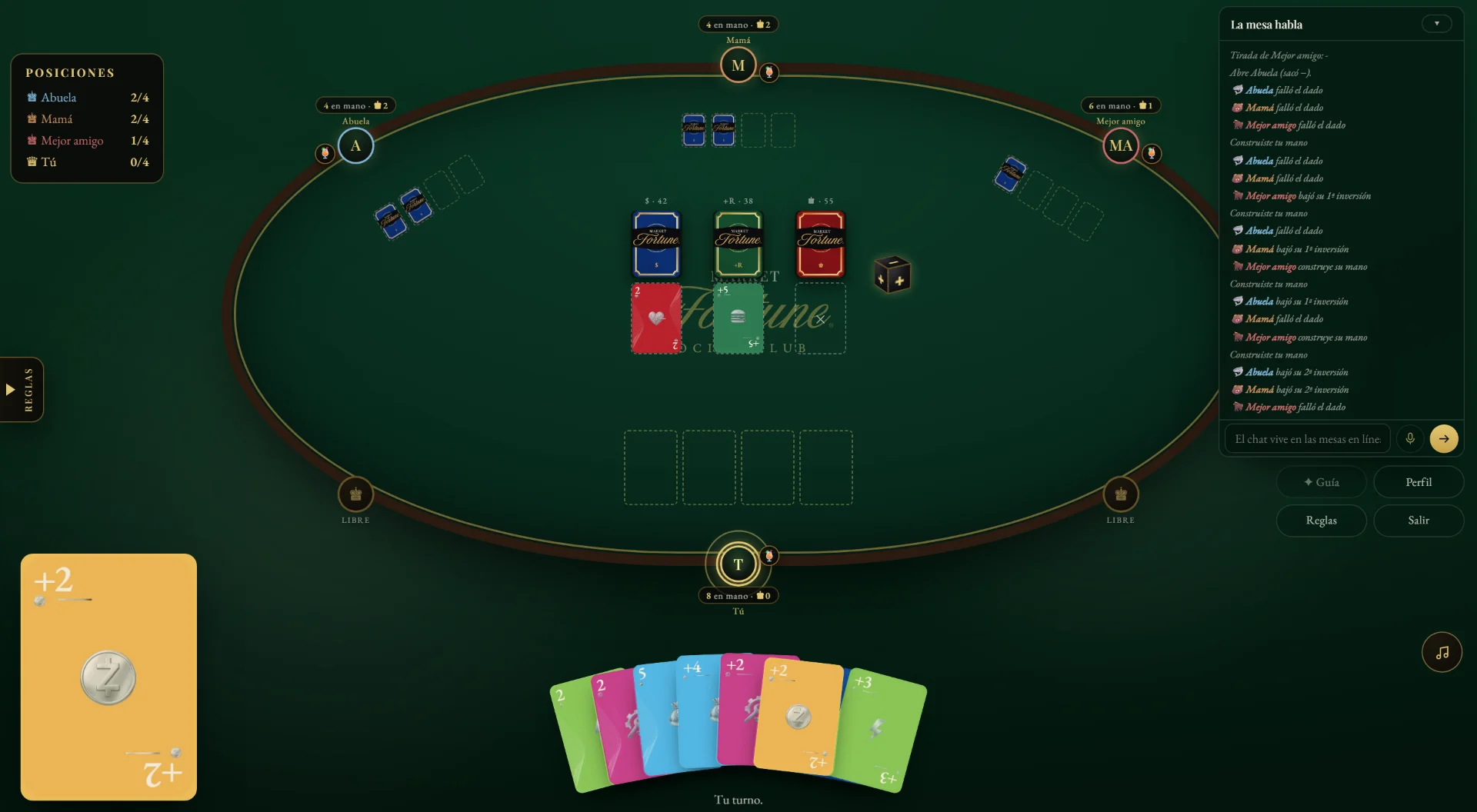 Mesa de Market Fortune en línea: fieltro verde con marco dorado, cuatro jugadores, los tres mazos y tu mano de cartas.